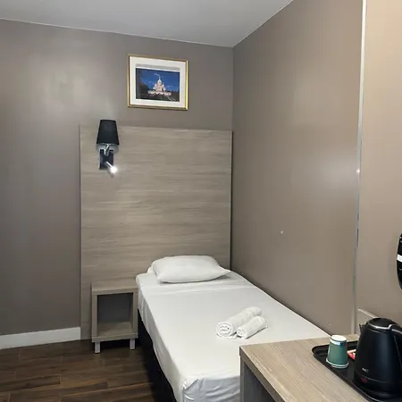 & Dreams Hotel